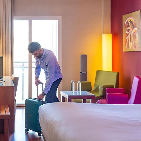 Num Hotel Салоу Екстериор снимка