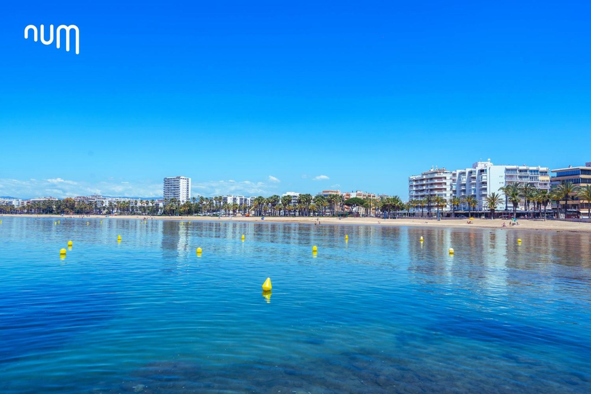 Num Hotel Салоу Екстериор снимка