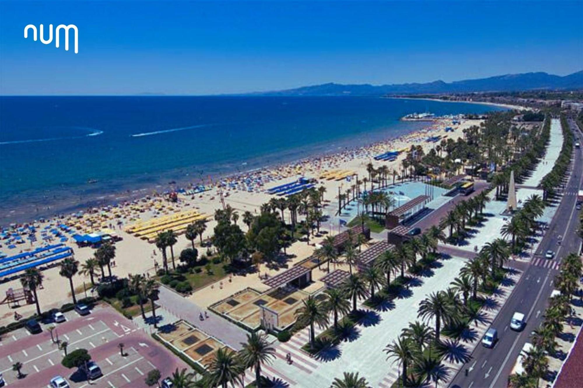 Num Hotel Салоу Екстериор снимка