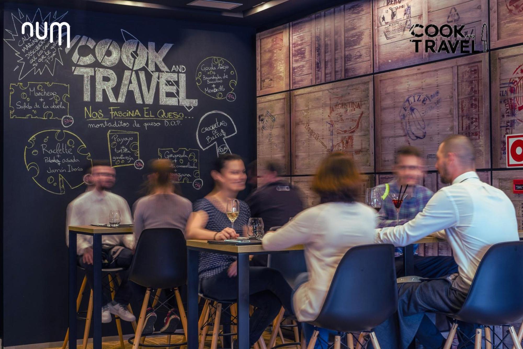 Num Hotel Салоу Екстериор снимка
