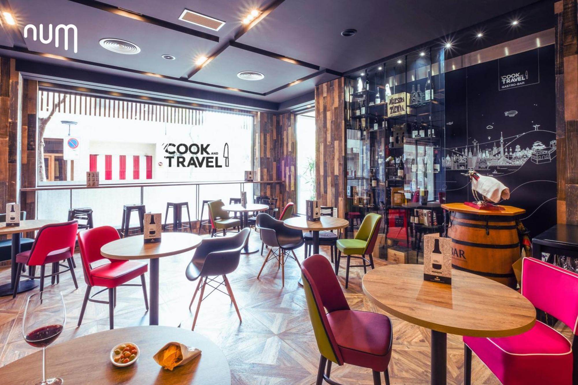 Num Hotel Салоу Екстериор снимка