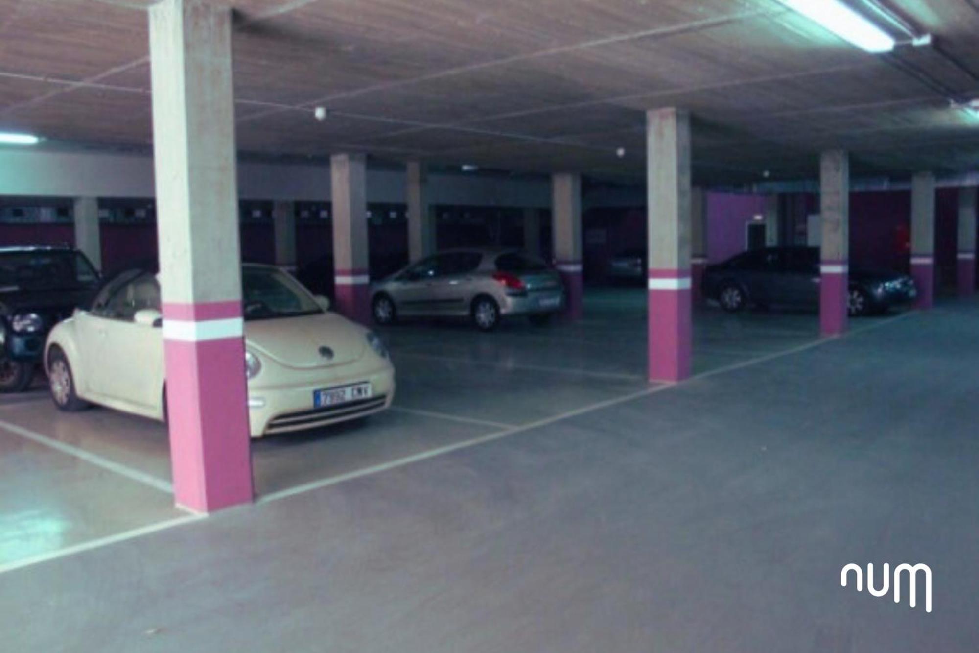 Num Hotel Салоу Екстериор снимка
