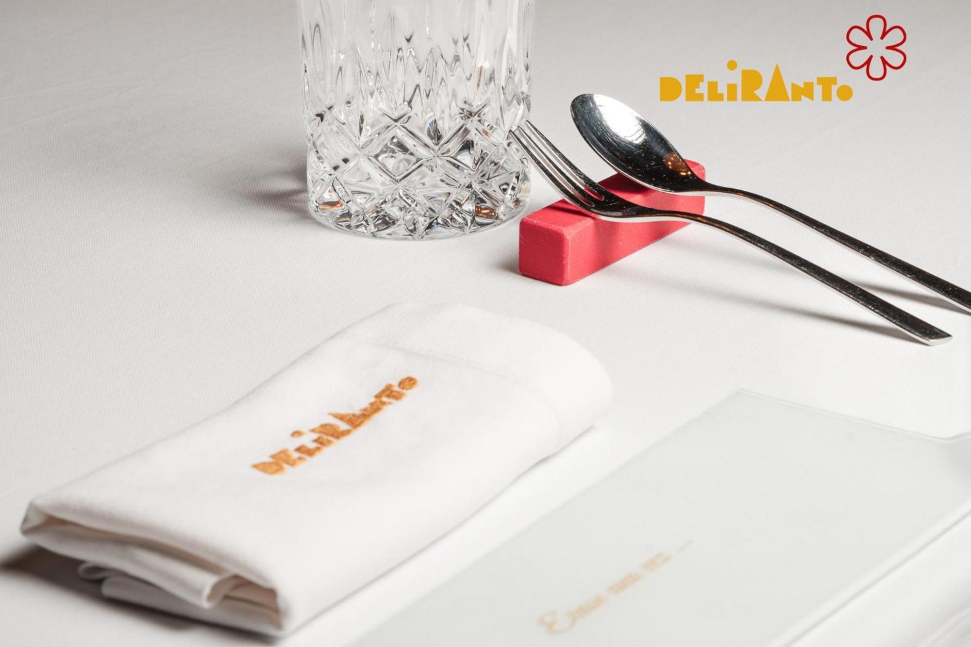 Num Hotel Салоу Екстериор снимка