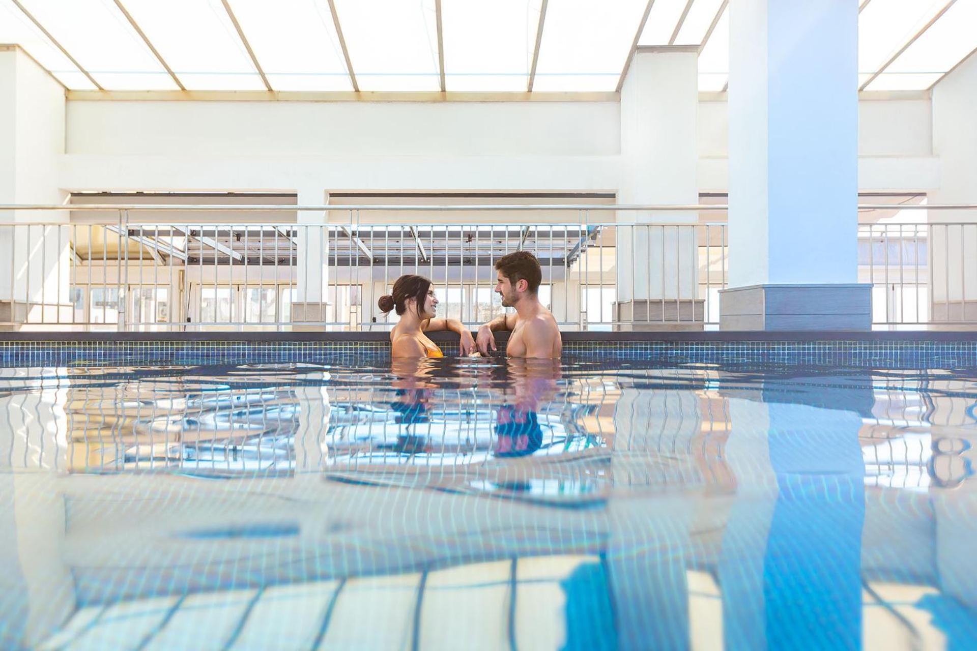 Num Hotel Салоу Екстериор снимка