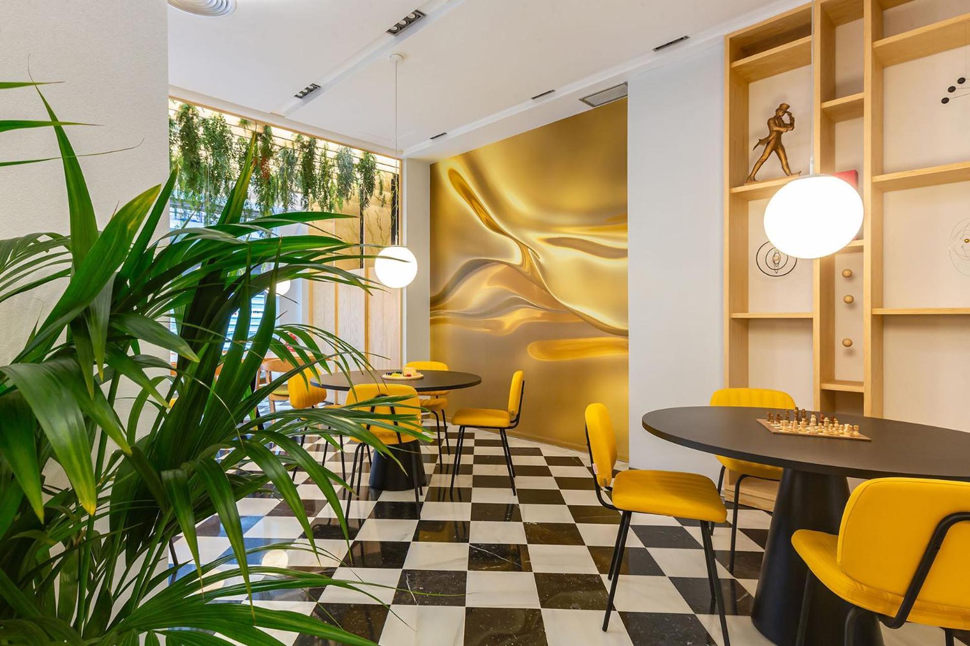Num Hotel Салоу Екстериор снимка
